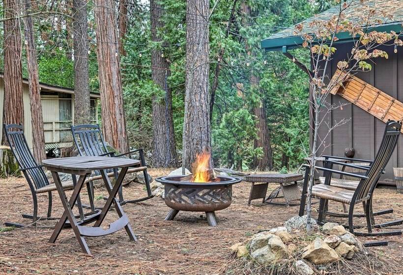 Idyllic Cabin W/ Fire Pit, 1 Mi To Mi Wuk Village!