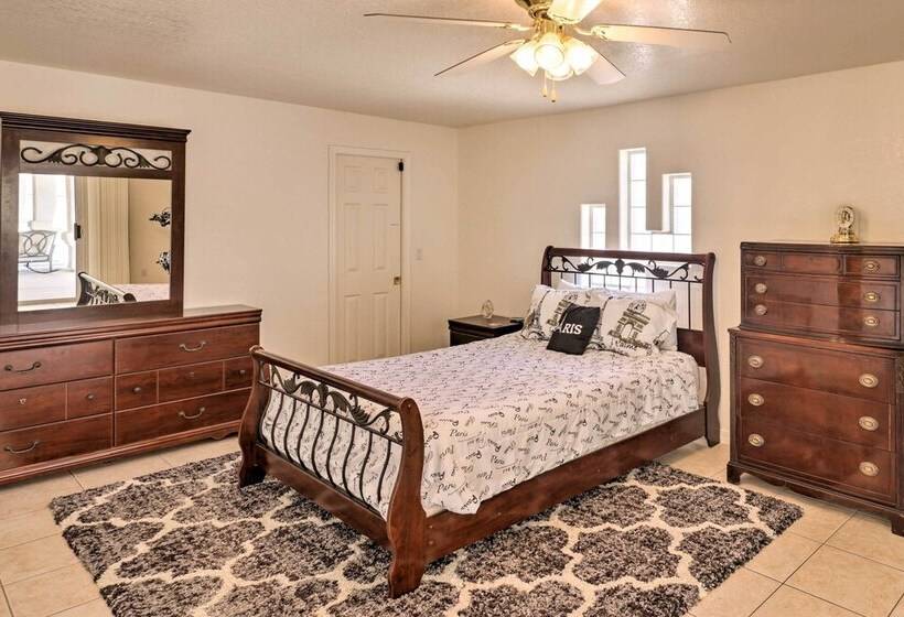 Beautiful Havasu Retreat W/ Hot Tub, Pet Friendly!