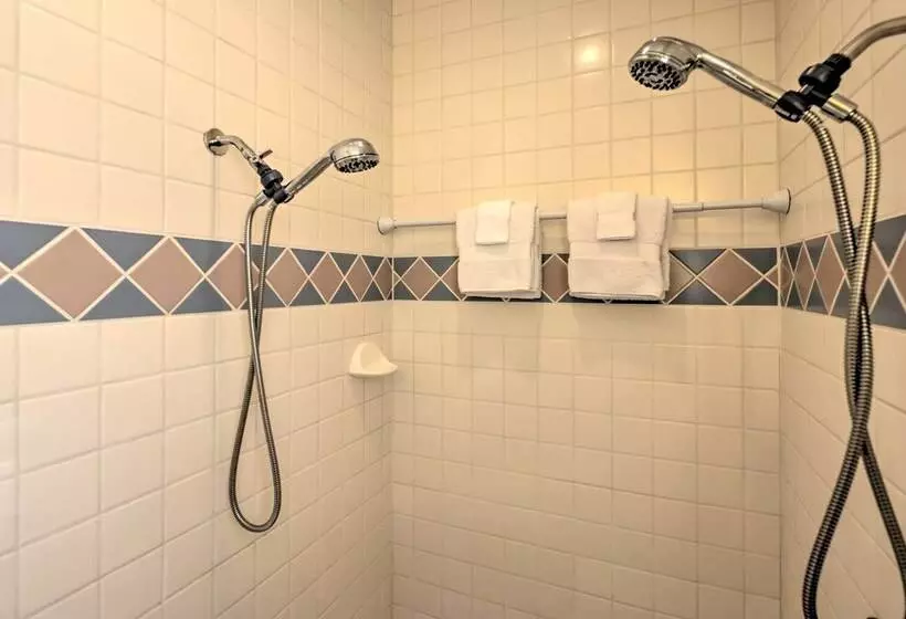 Beautiful Havasu Retreat W/ Hot Tub, Pet Friendly!