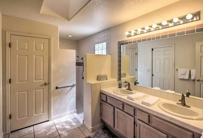 Beautiful Havasu Retreat W/ Hot Tub, Pet Friendly!