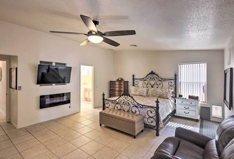Beautiful Havasu Retreat W/ Hot Tub, Pet Friendly!