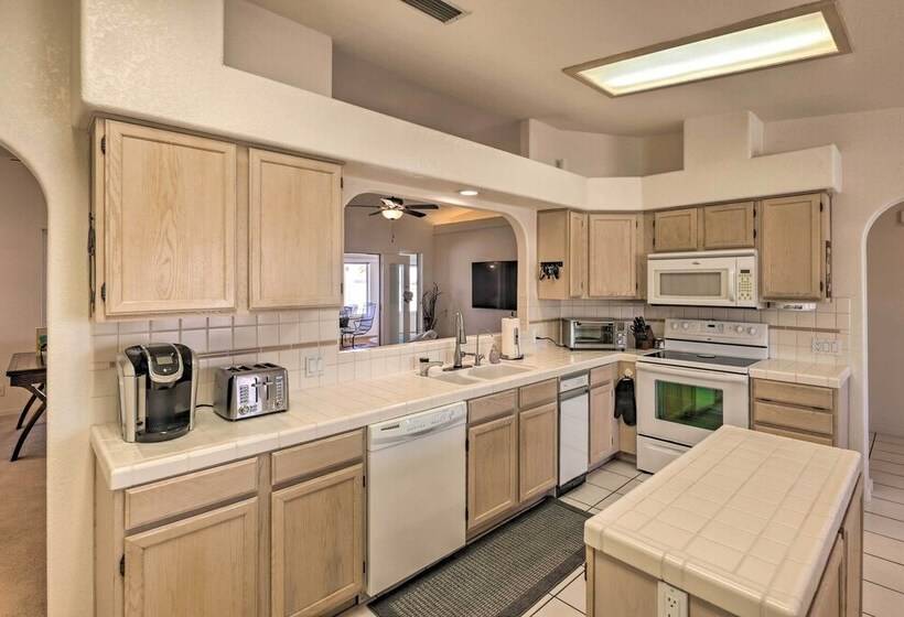 Beautiful Havasu Retreat W/ Hot Tub, Pet Friendly!