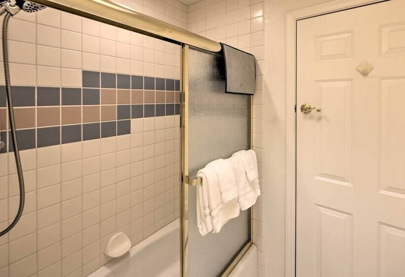 Beautiful Havasu Retreat W/ Hot Tub, Pet Friendly!