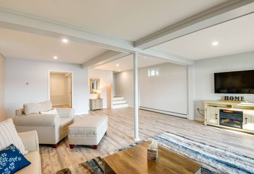 Lakefront Cabin W/ Panoramic Water View & Access