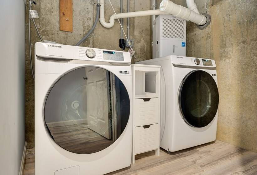 Lakefront Cabin W/ Panoramic Water View & Access