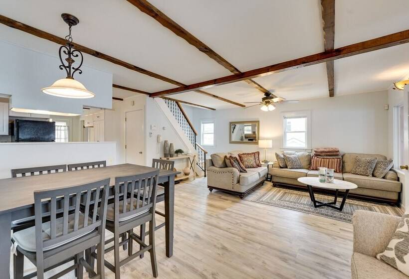 Lakefront Cabin W/ Panoramic Water View & Access