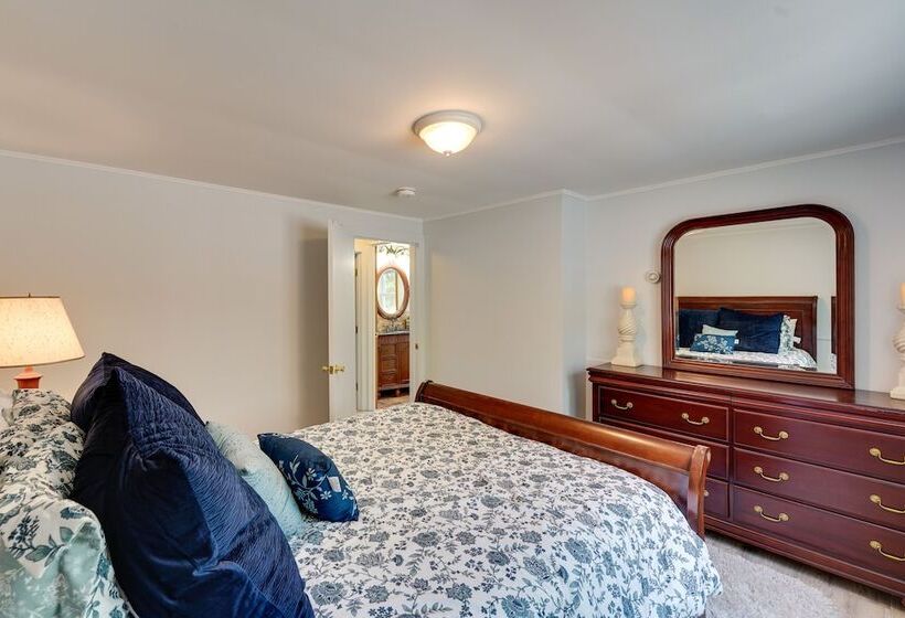 Lakefront Cabin W/ Panoramic Water View & Access