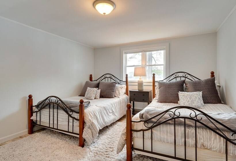 Lakefront Cabin W/ Panoramic Water View & Access