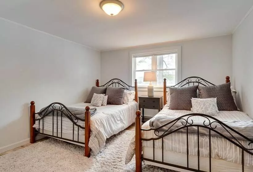 Lakefront Cabin W/ Panoramic Water View & Access