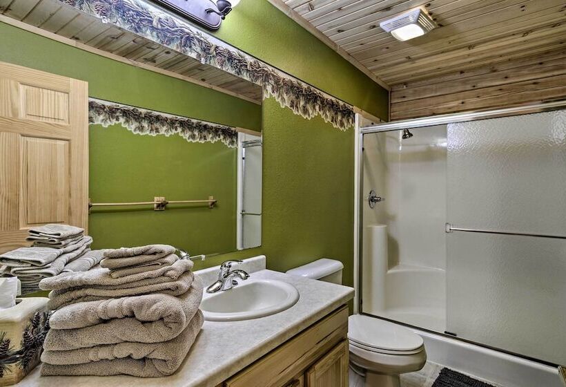 Lakefront Hazelhurst Cabin: Dock & Pool Table