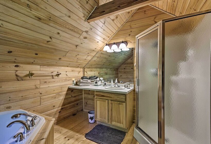 Lakefront Hazelhurst Cabin: Dock & Pool Table