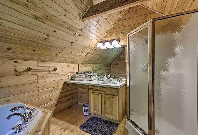 Lakefront Hazelhurst Cabin: Dock & Pool Table