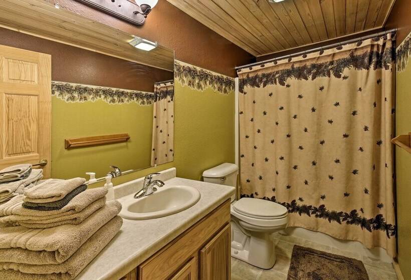 Lakefront Hazelhurst Cabin: Dock & Pool Table