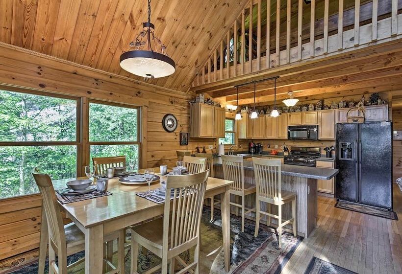 Lakefront Hazelhurst Cabin: Dock & Pool Table