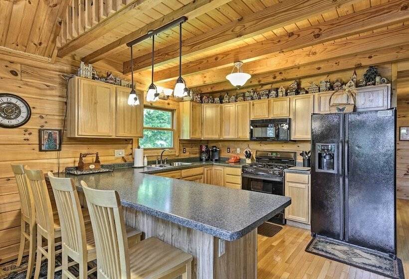 Lakefront Hazelhurst Cabin: Dock & Pool Table