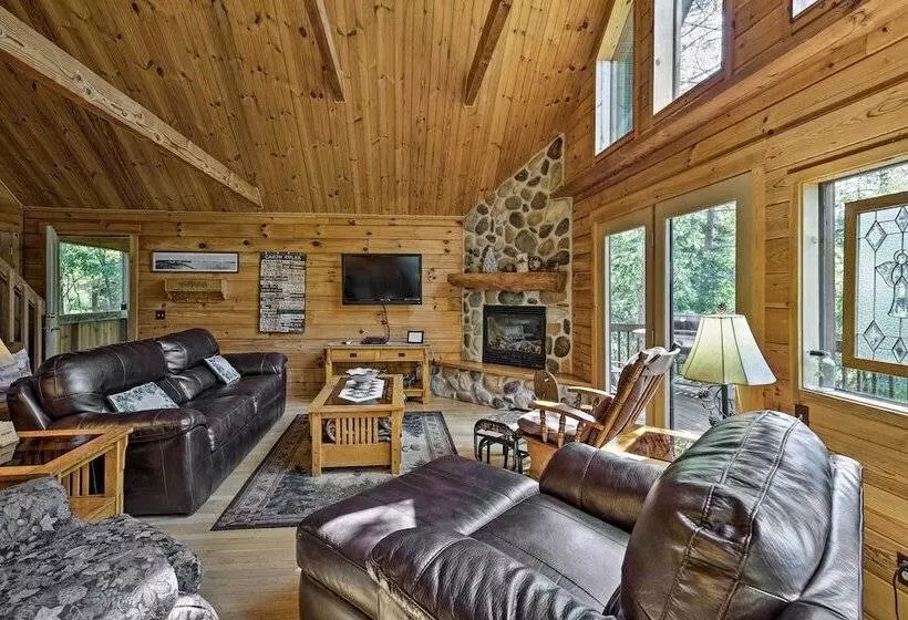 Lakefront Hazelhurst Cabin: Dock & Pool Table