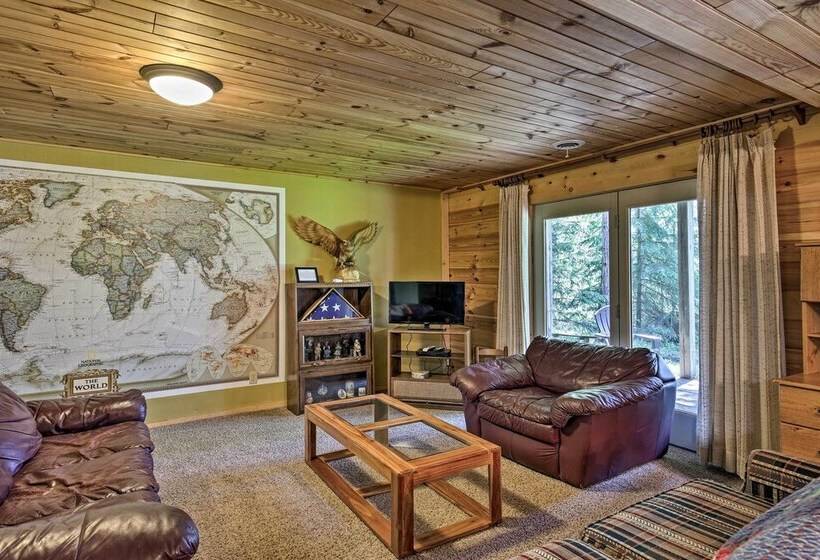 Lakefront Hazelhurst Cabin: Dock & Pool Table