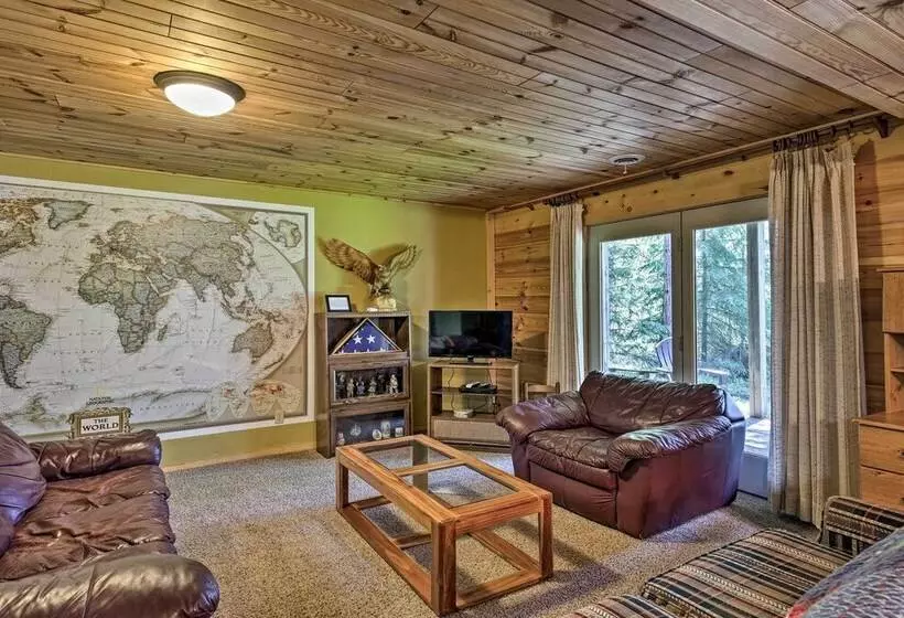 Lakefront Hazelhurst Cabin: Dock & Pool Table