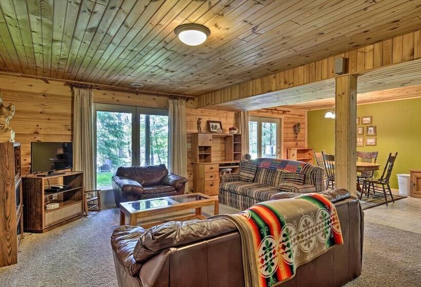 Lakefront Hazelhurst Cabin: Dock & Pool Table