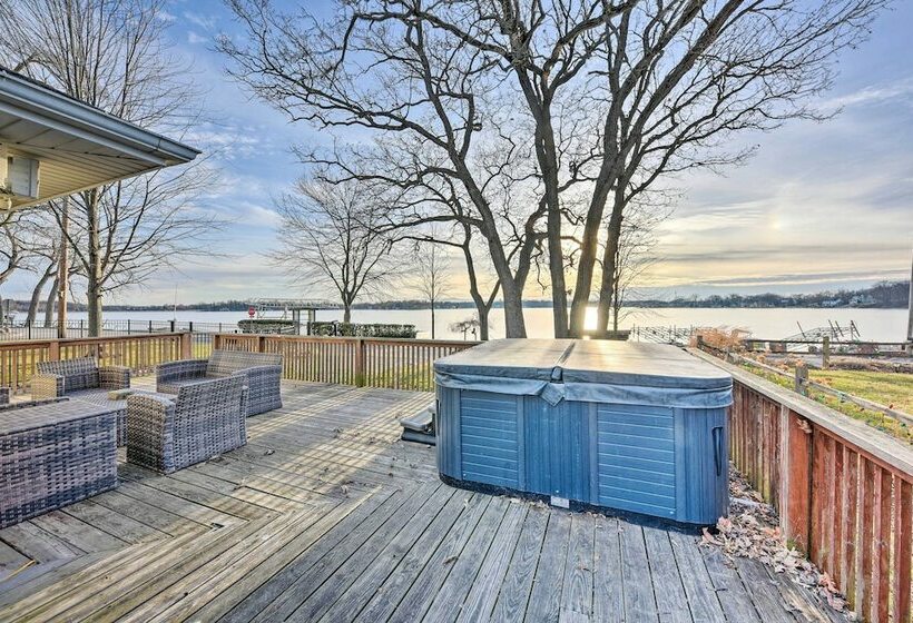 Lakefront Ingleside Home W/ Dock & Kayaks!
