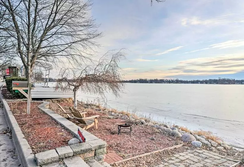 Lakefront Ingleside Home W/ Dock & Kayaks!