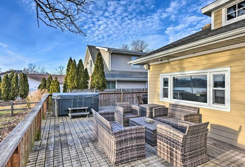 Lakefront Ingleside Home W/ Dock & Kayaks!