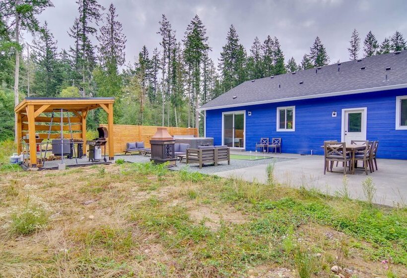 Lovely Clinton Home W/ Hot Tub On 10 Acres!