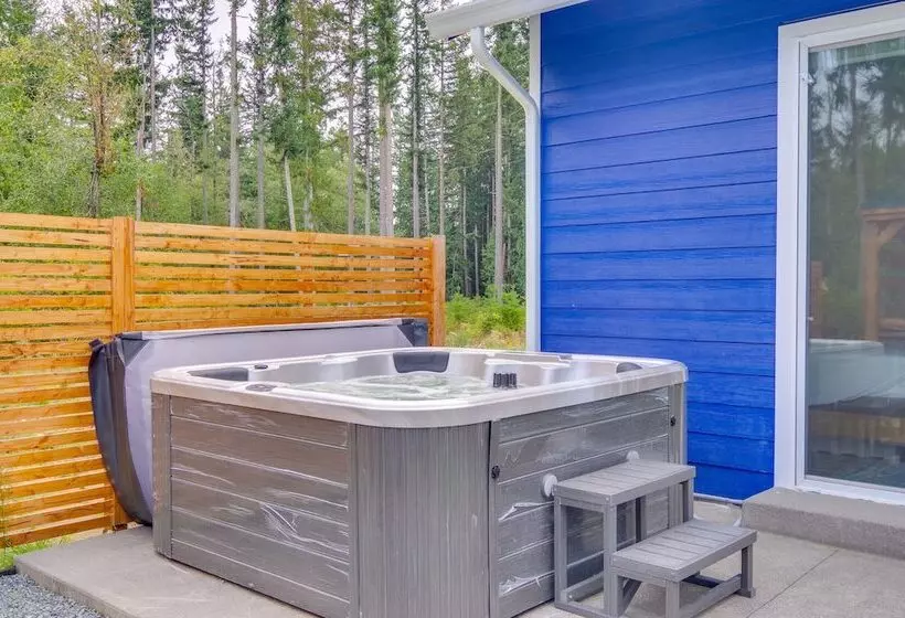 Lovely Clinton Home W/ Hot Tub On 10 Acres!