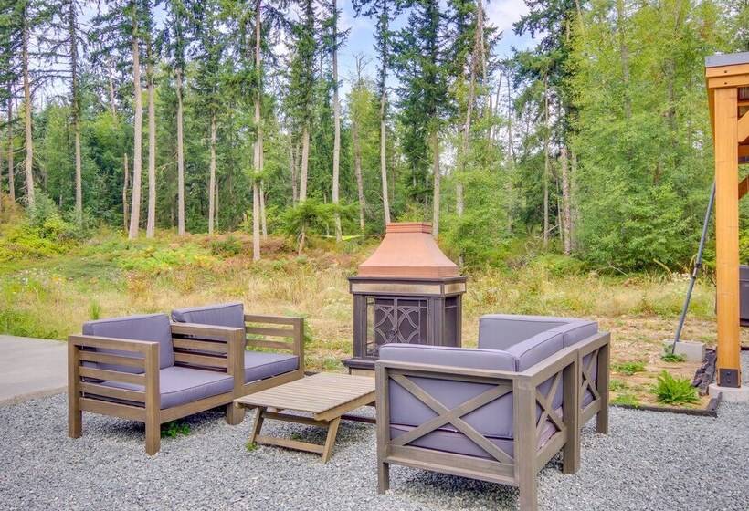 Lovely Clinton Home W/ Hot Tub On 10 Acres!