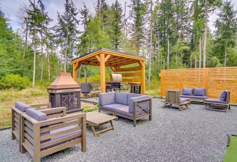 Lovely Clinton Home W/ Hot Tub On 10 Acres!