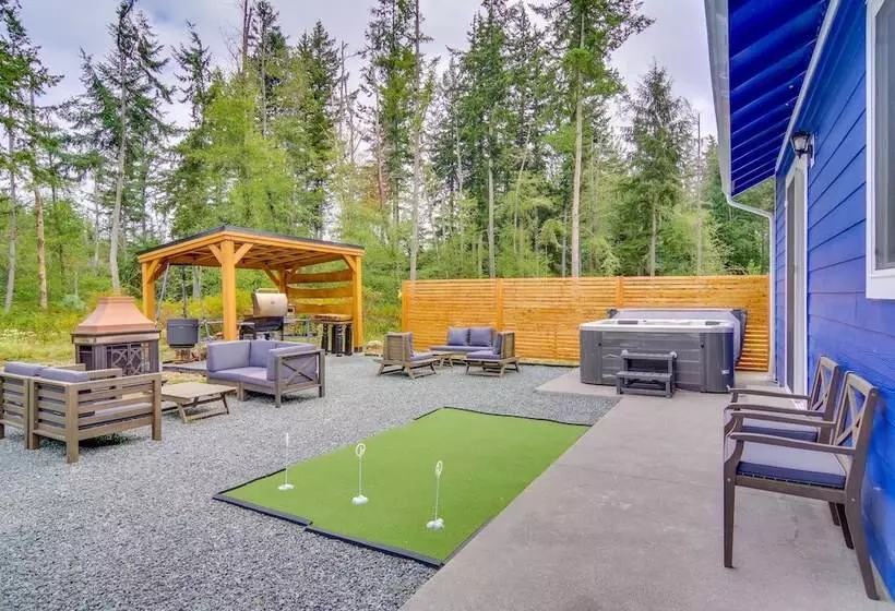 Lovely Clinton Home W/ Hot Tub On 10 Acres!