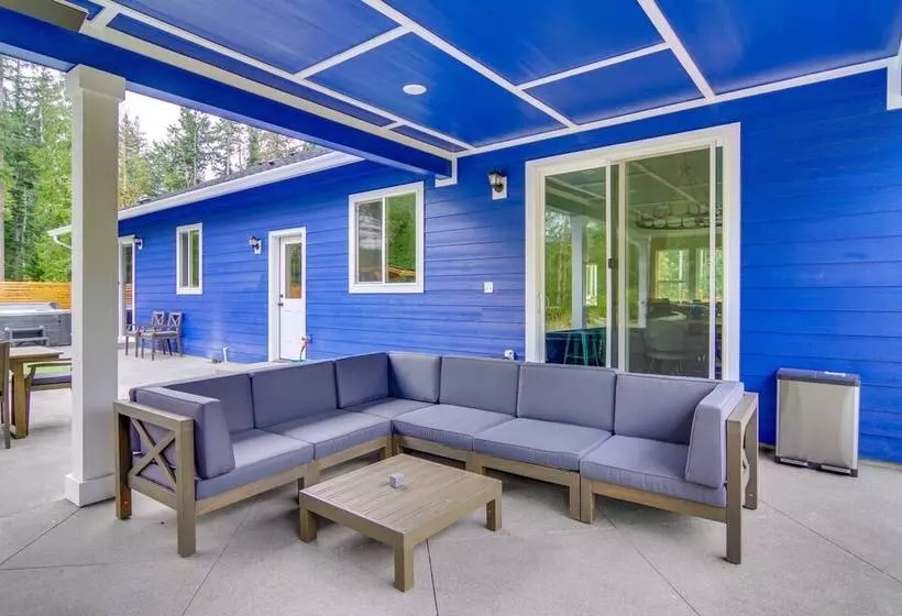 Lovely Clinton Home W/ Hot Tub On 10 Acres!