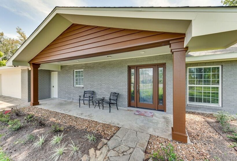 Luxe Lake Charles Escape W/ Home Theater!