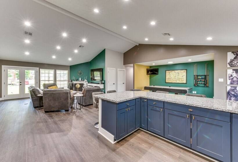 Luxe Lake Charles Escape W/ Home Theater!