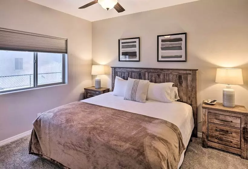 Luxurious Llanos Retreat ~ 1 Mi To London Bridge!