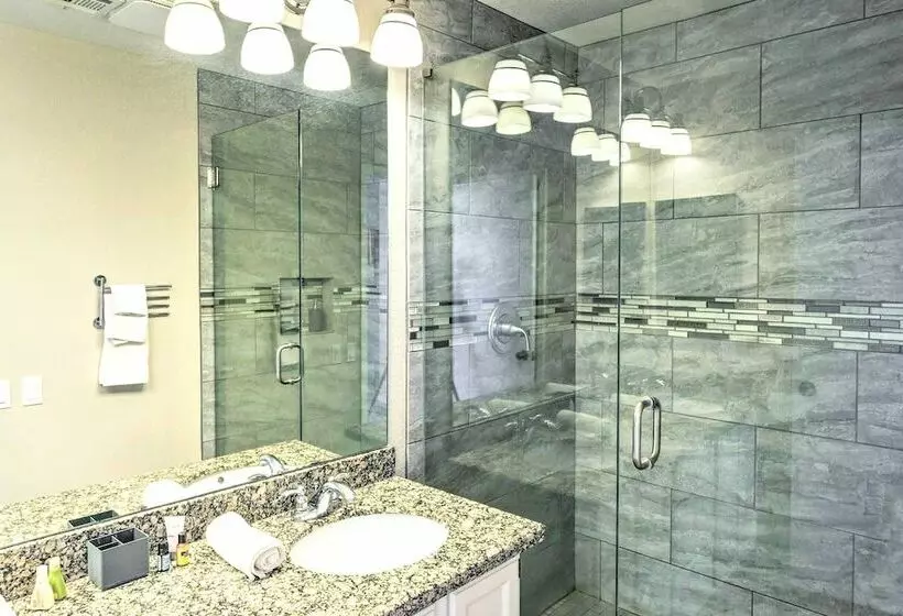 Gilbert Family Home: Games, Private Pool & Patio!