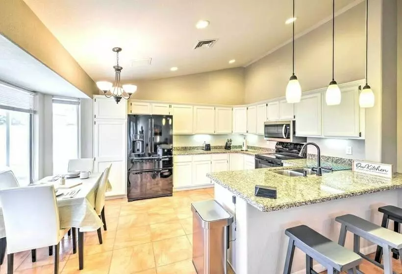 Gilbert Family Home: Games, Private Pool & Patio!