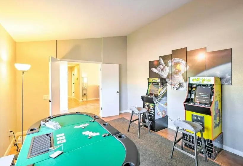 Gilbert Family Home: Games, Private Pool & Patio!