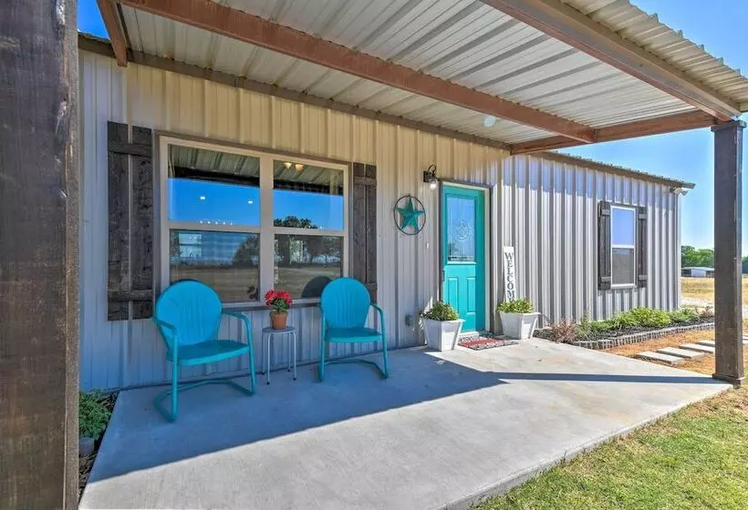 Modern Stephenville Farmhouse: 8 Mi To Dtwn!