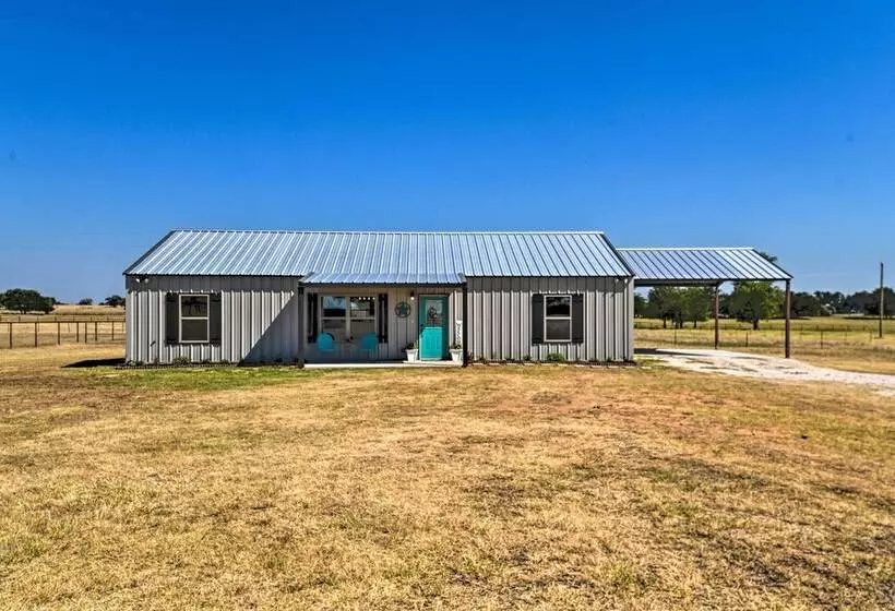 Modern Stephenville Farmhouse: 8 Mi To Dtwn!