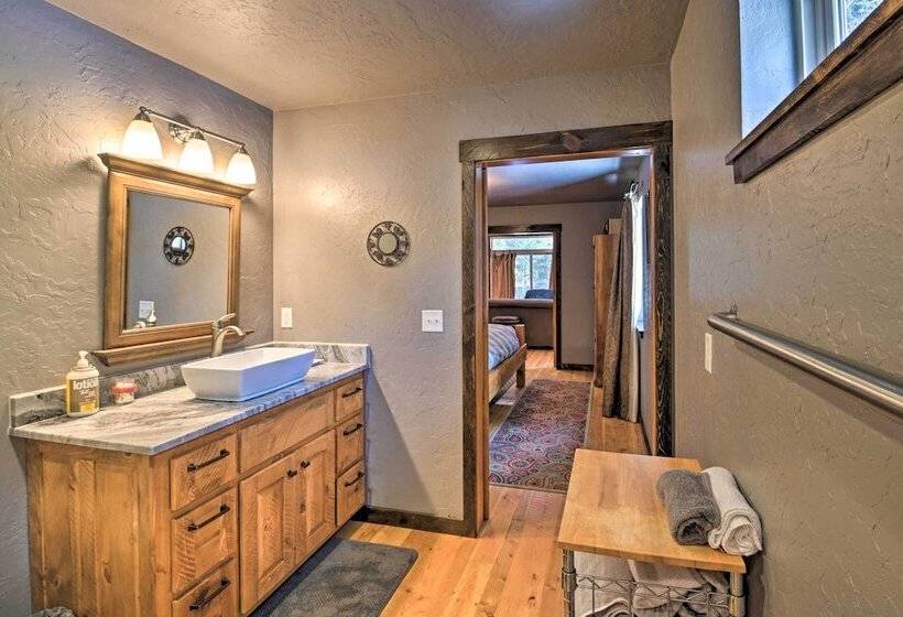 Newly Built Mtn View Cabin: Walk To River!