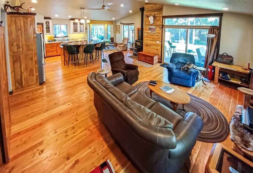 Newly Built Mtn View Cabin: Walk To River!