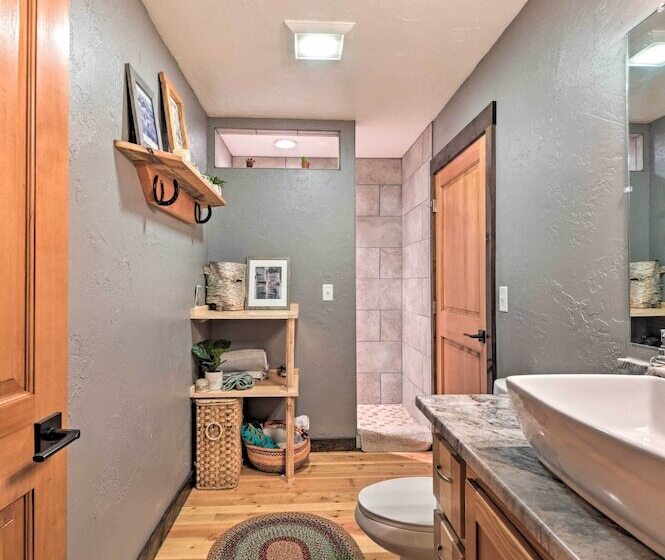 Newly Built Mtn View Cabin: Walk To River!