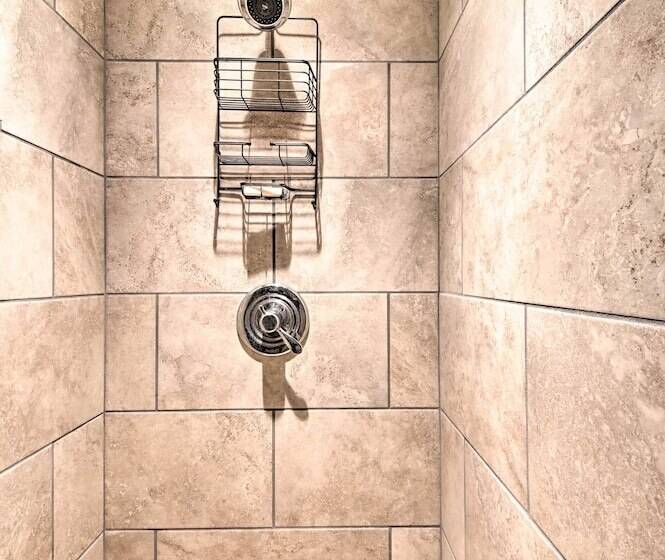 Newly Built Mtn View Cabin: Walk To River!