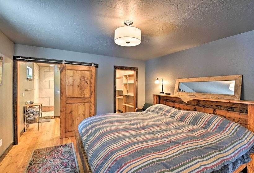 Newly Built Mtn View Cabin: Walk To River!