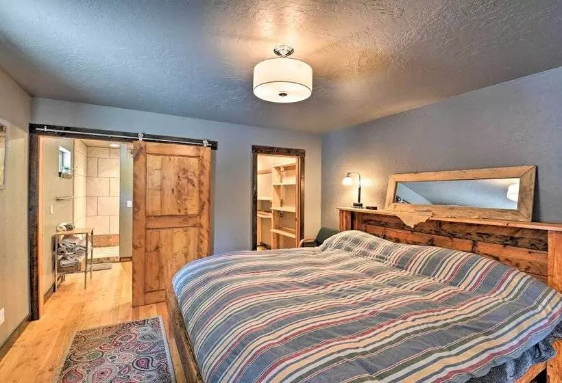 Newly Built Mtn View Cabin: Walk To River!