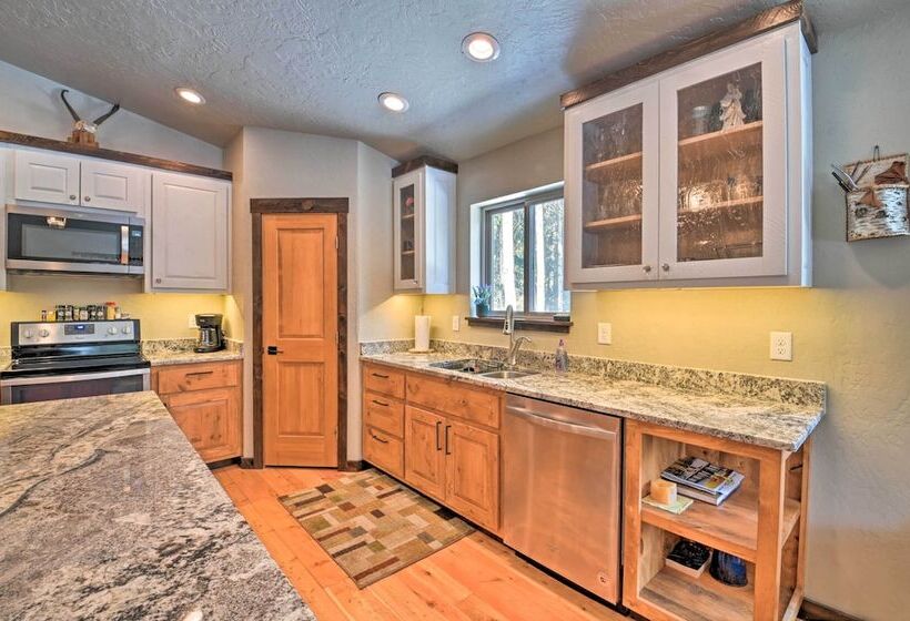 Newly Built Mtn View Cabin: Walk To River!