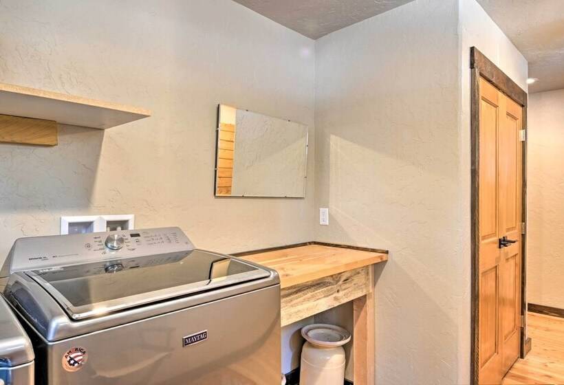 Newly Built Mtn View Cabin: Walk To River!