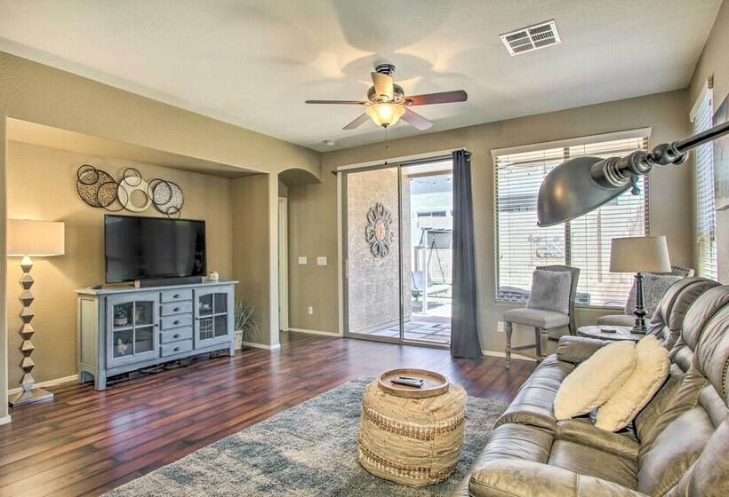 North Phoenix Home W/ Community Pools!