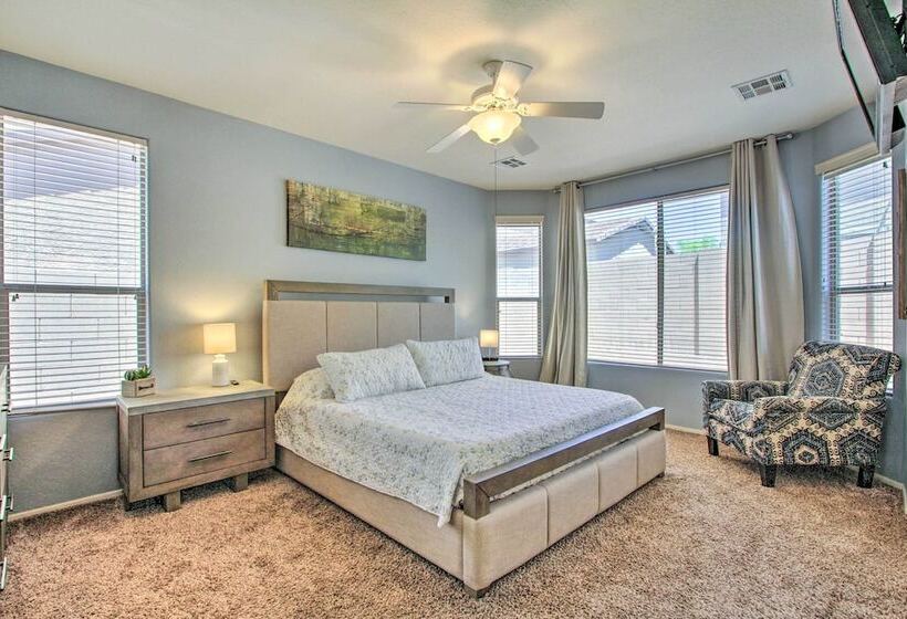 North Phoenix Home W/ Community Pools!